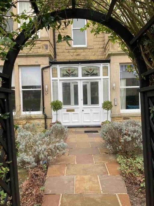 Garden Apartment, Central Harrogate With Parking エクステリア 写真