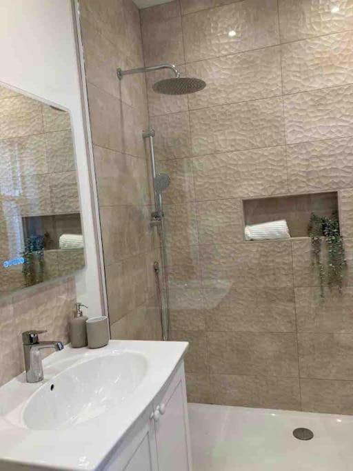 Garden Apartment, Central Harrogate With Parking エクステリア 写真