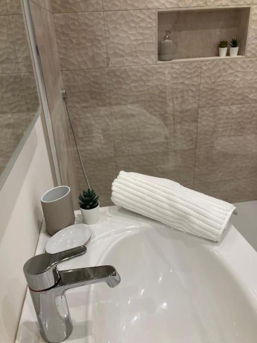 Garden Apartment, Central Harrogate With Parking エクステリア 写真